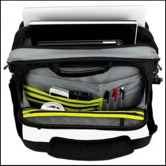 Brand new Targus
Targus City Gear 15-17.3´´ laptop briefcase - Picture 3 of 6